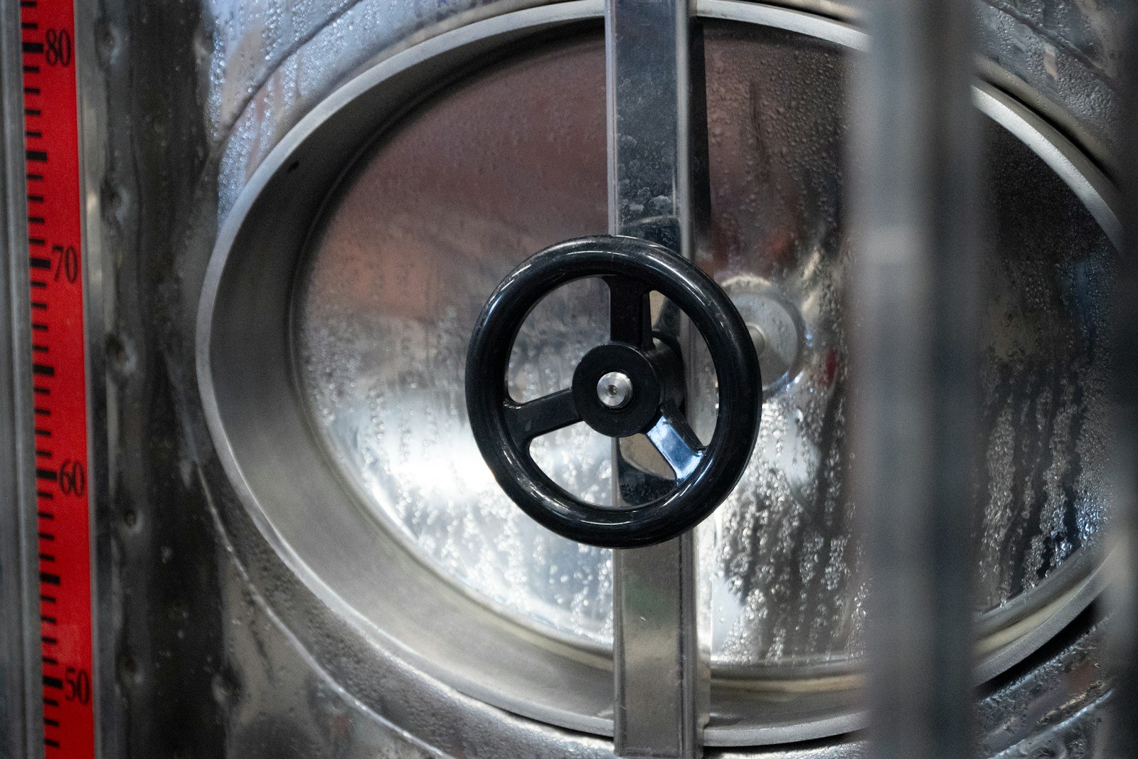 Manomètre de pression sur une canalisation d'eau